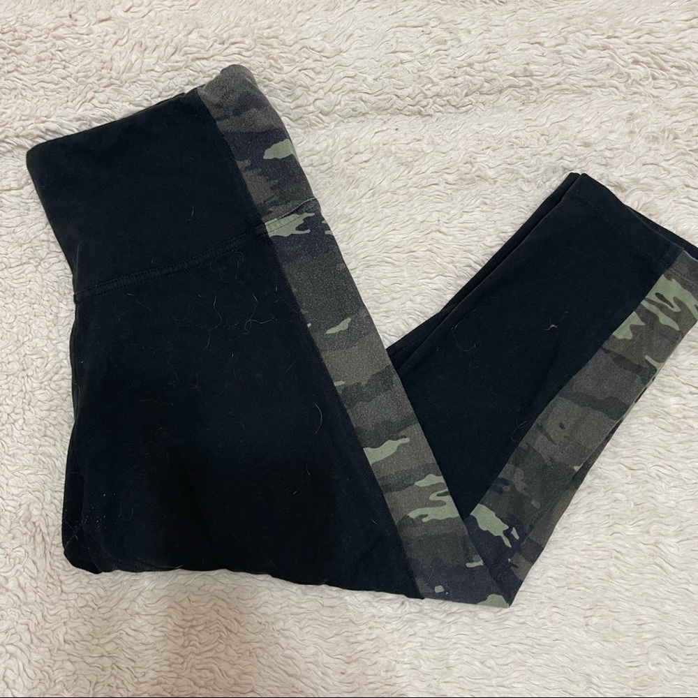 VIctoria Secret Sport Capri Legging (Size L)